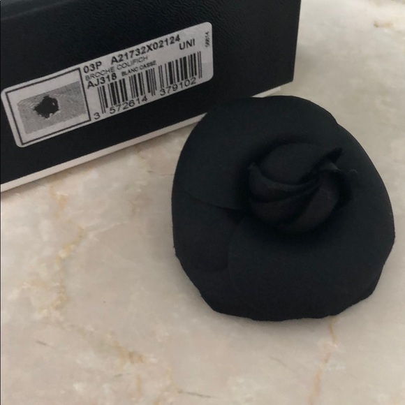 Chanel Camellia Pin - Picture 3 of 8